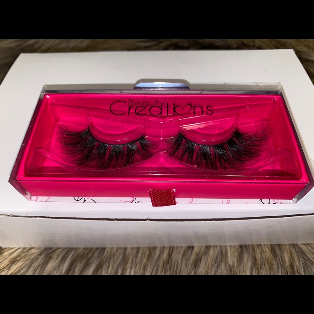 Beauty Creations lashes style “wild”